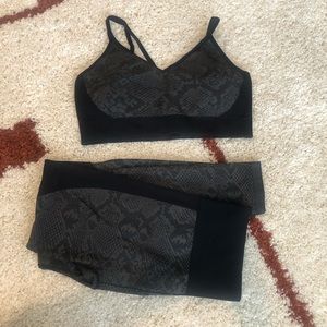Joylab Set Snakeskin Seamless Bra and Leggings